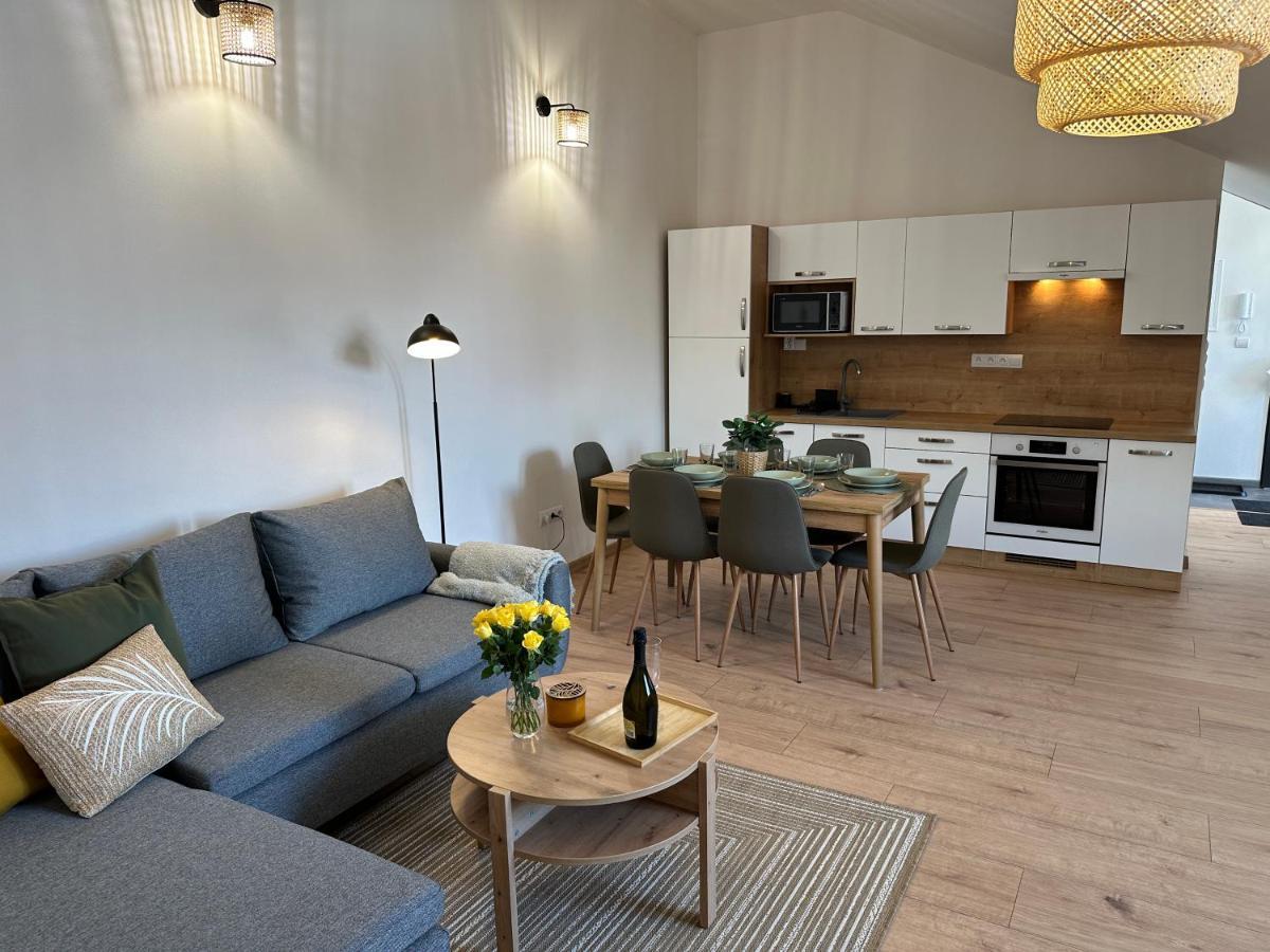 Green Apartment - City Centre - Main Square Липтовски-Микулаш Экстерьер фото
