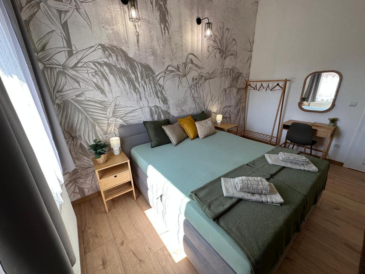 Green Apartment - City Centre - Main Square Липтовски-Микулаш Экстерьер фото