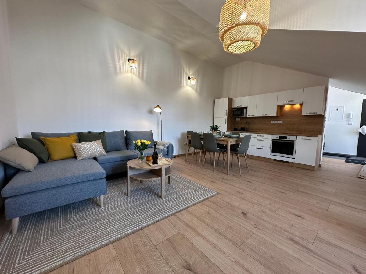 Green Apartment - City Centre - Main Square Липтовски-Микулаш Экстерьер фото