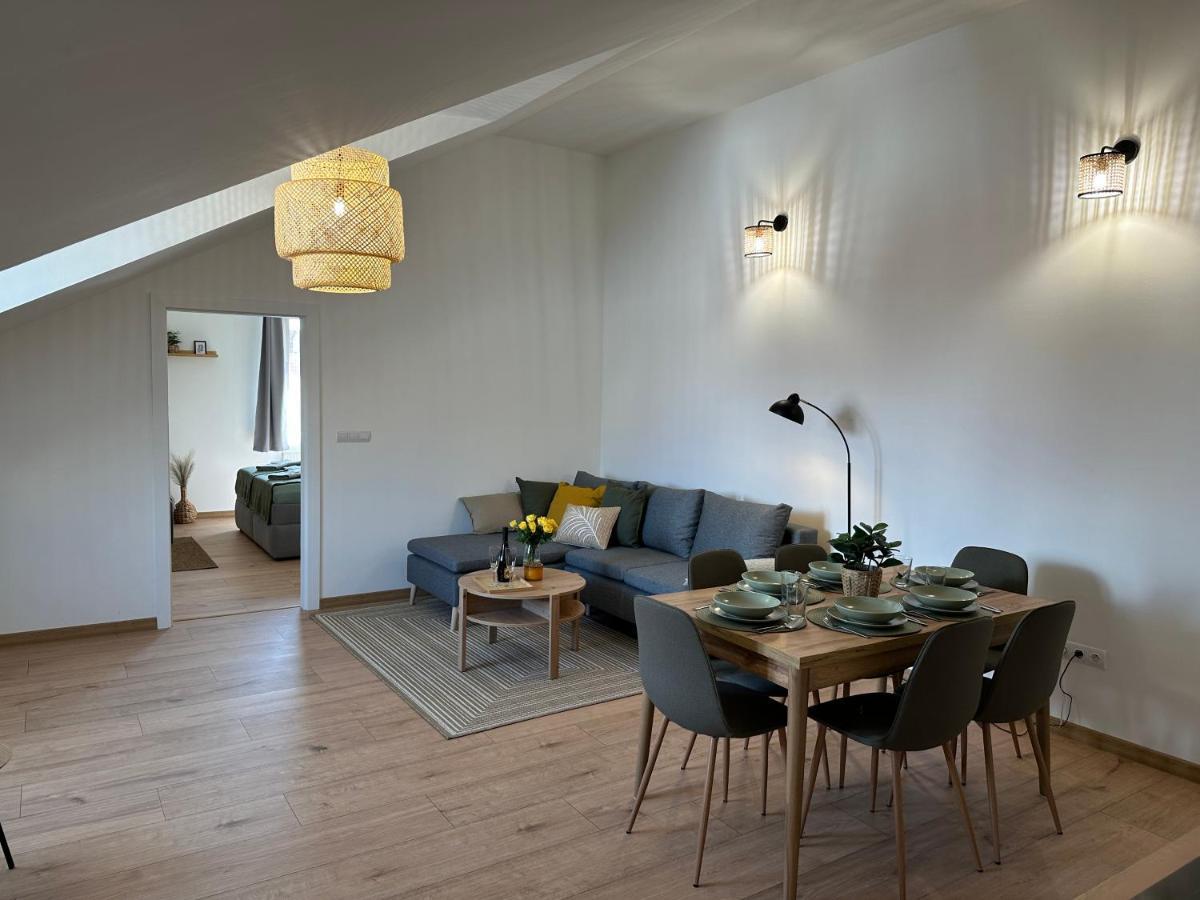 Green Apartment - City Centre - Main Square Липтовски-Микулаш Экстерьер фото