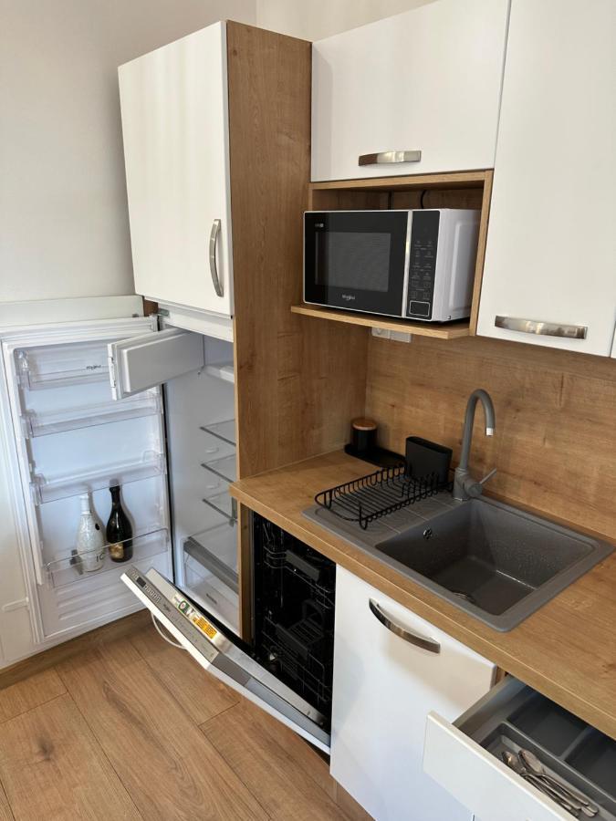 Green Apartment - City Centre - Main Square Липтовски-Микулаш Экстерьер фото