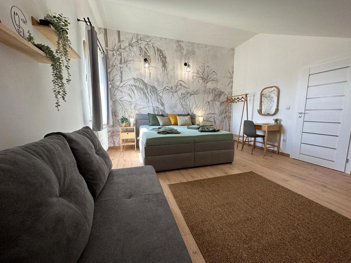 Green Apartment - City Centre - Main Square Липтовски-Микулаш Экстерьер фото