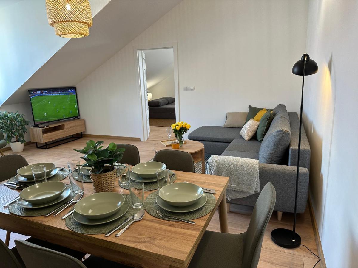 Green Apartment - City Centre - Main Square Липтовски-Микулаш Экстерьер фото